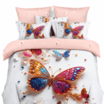 Lenjerie de pat din bumbac satinat 5D87, cu fluturi multicolori, fundal alb și accente roz pudrat. Model elegant, fin și spectaculos