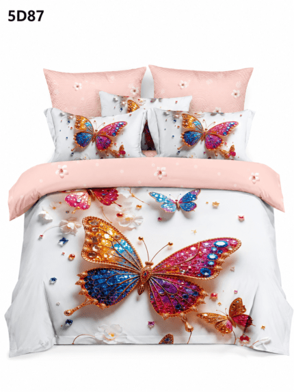 Lenjerie de pat din bumbac satinat 5D87, cu fluturi multicolori, fundal alb și accente roz pudrat. Model elegant, fin și spectaculos