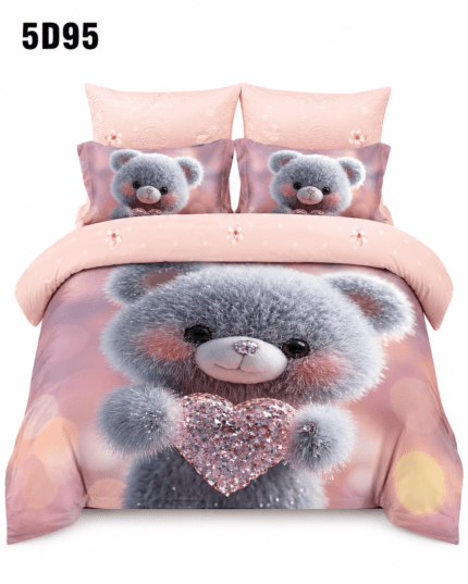 Lenjerie de pat 5D95 din bumbac satinat, roz, cu ursuleț pufos și inimă strălucitoare, imprimeu digital 5D și design romantic.